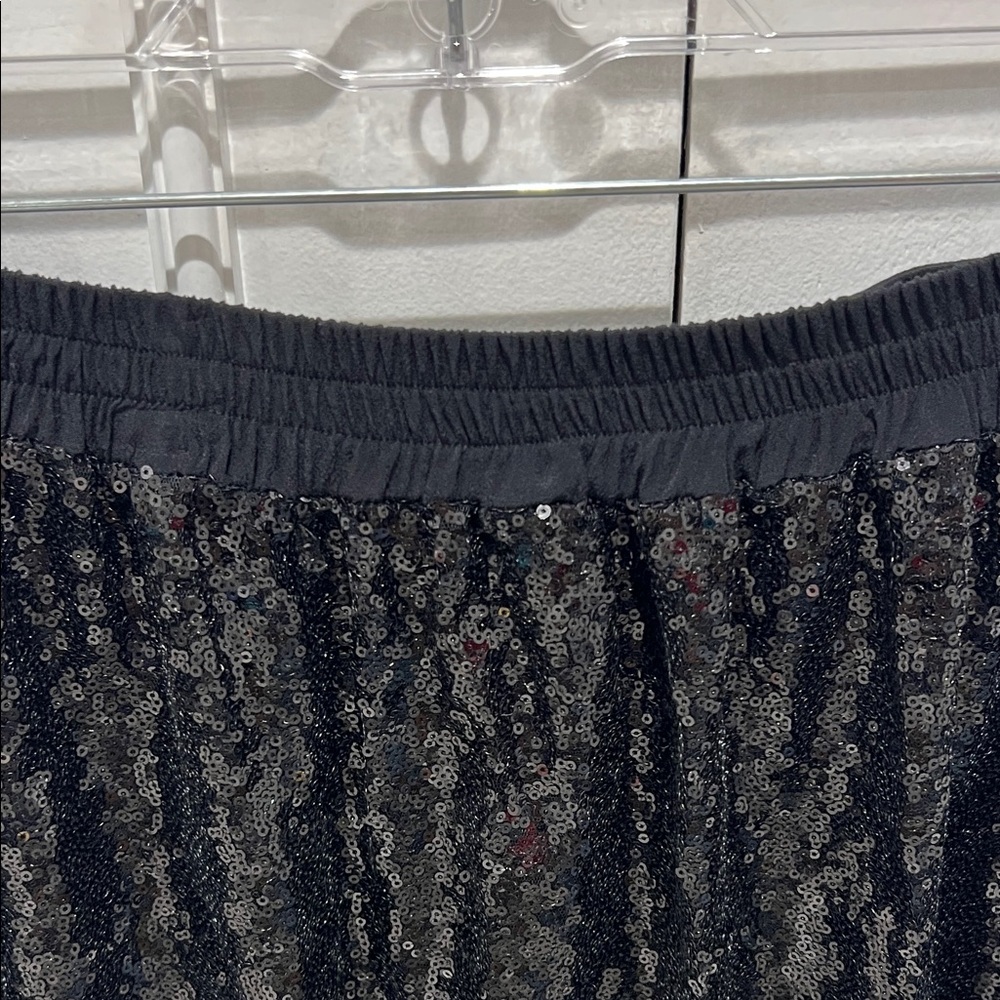 Elegant Black Women's Skirt - Picture 6 of 9